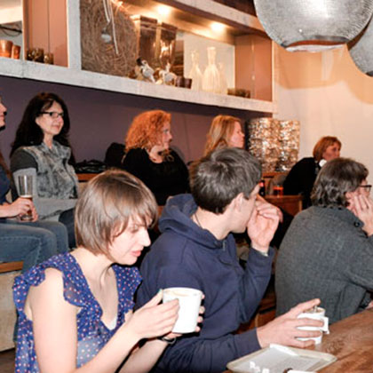 Analog Spin im Voglhaus-Cafe